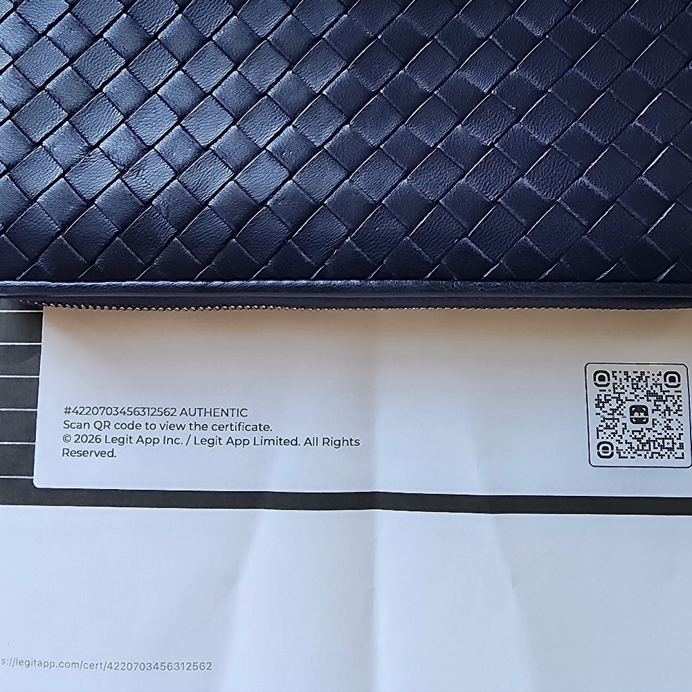 Bottega Veneta Leather Wallet in Deep Blue - Authencity Cert - Picture 13 of 13